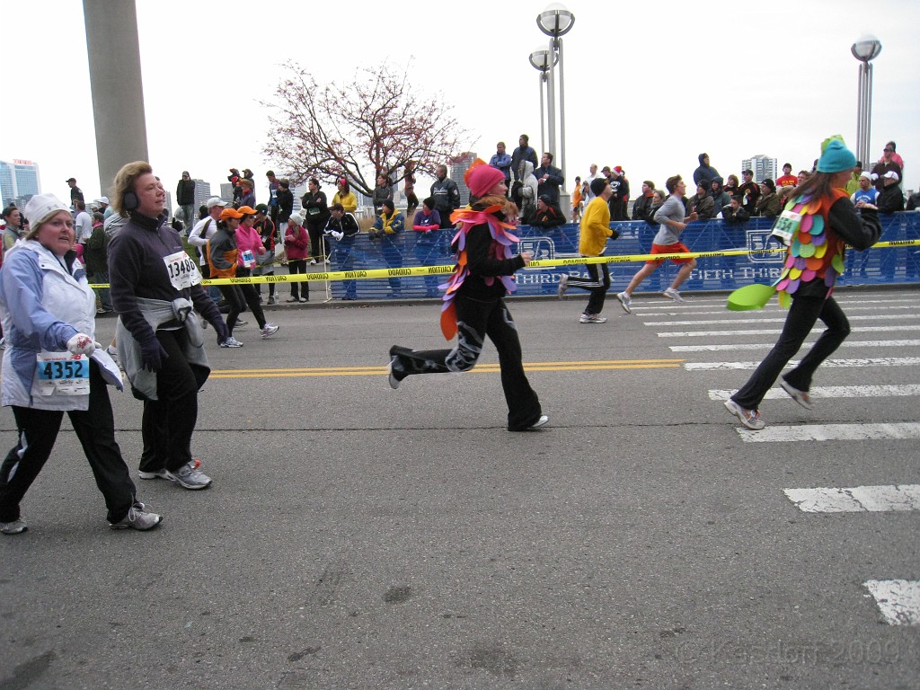 Detroit Turkey Trot 10K 2009 052.jpg - The 2009 Detroit Turkey trot 10K was run on November 29, 2009. A chilly and blustery day. Lots of costumes and racers though, 12400 strong!